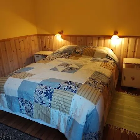 House In Quiet Vally, In The Middel Of Lofoten * Sundklakk