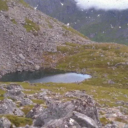 House In Quiet Vally, In The Middel Of Lofoten Sundklakk
